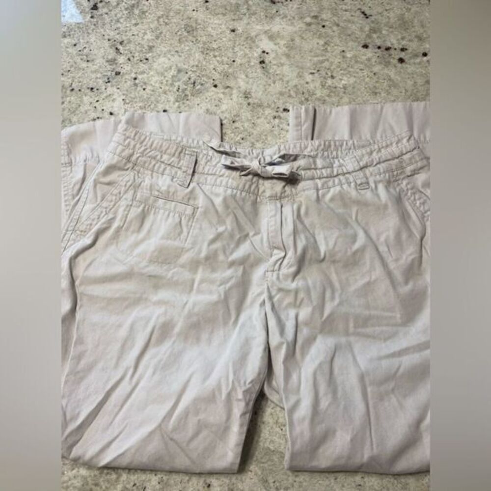 - Women’s gap size 8,‎ wide leg, Capri khaki pants